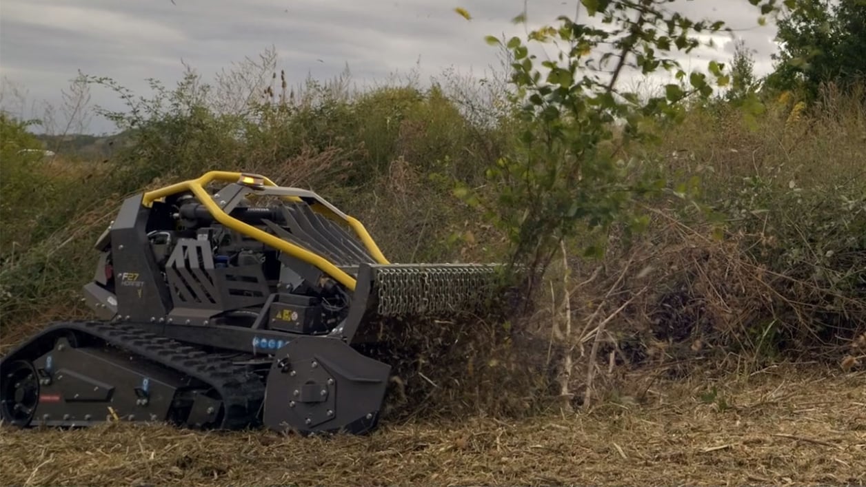 Zdalnie sterowana kosiarka gąsienicowa - jaką wybrać?