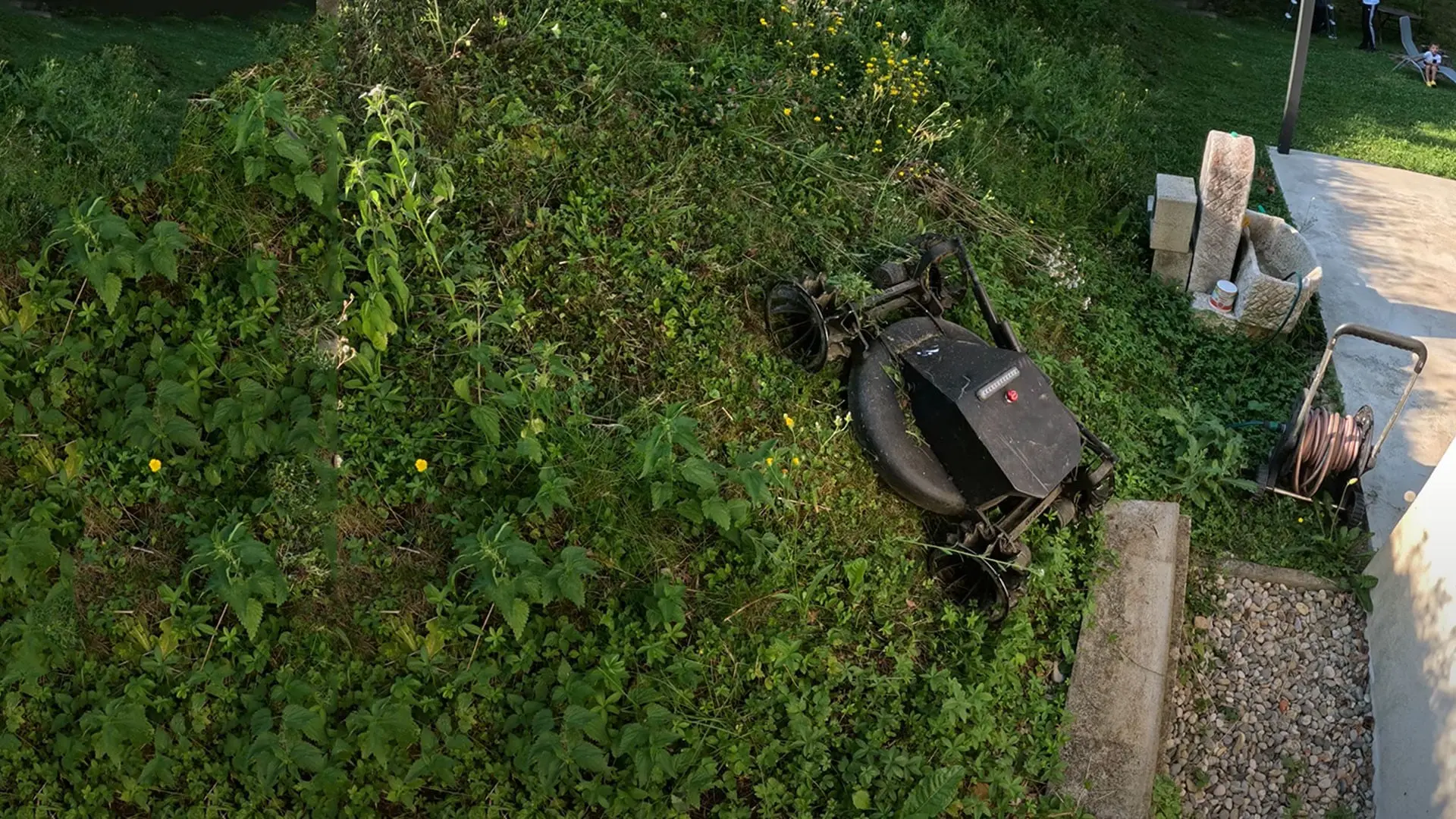 GRATOR Lowrider - Akumulatorowa Kosiarka na Zbocza z Napędem na 4 Koła